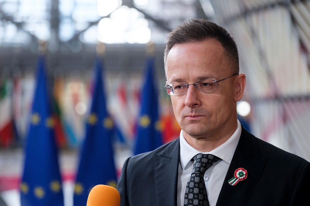 Сійярто телефонував та звітував Лаврову з засідань ЄС – ЗМІ