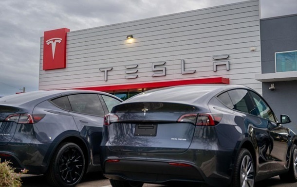 Tesla планує випустити недорогий електрокросовер – Reuters