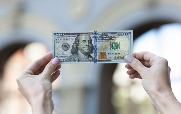 Українку не пустили до Польщі через “радіоактивні” 100 доларів