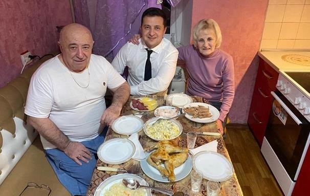 Зеленський розповів про підтримку батьків під час війни