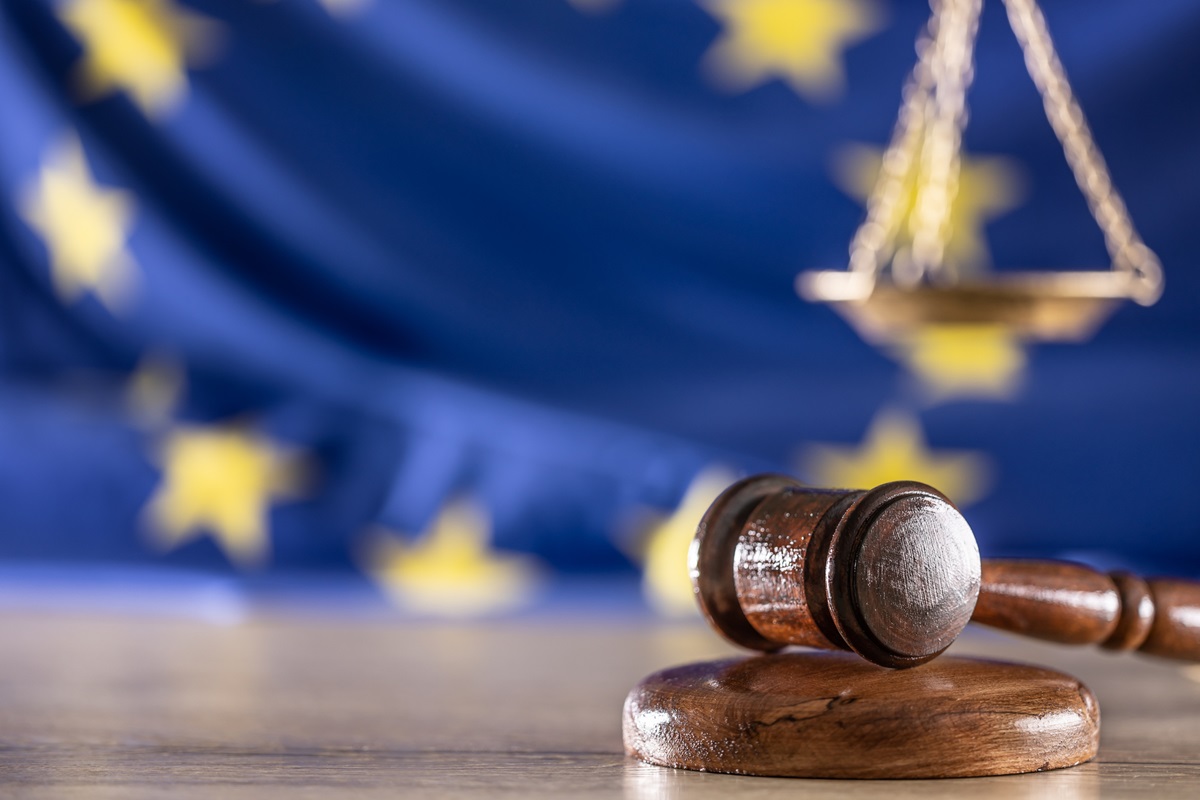 Суд ЄС дозволив заморожувати активи росіян навіть без прямого зв&rsquo;язку