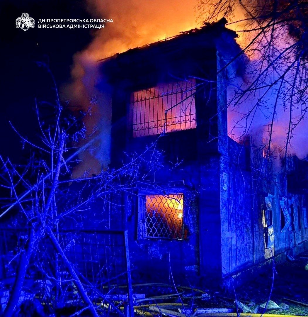 Росія вдарила по Дніпру і Харкову, виникли пожежі